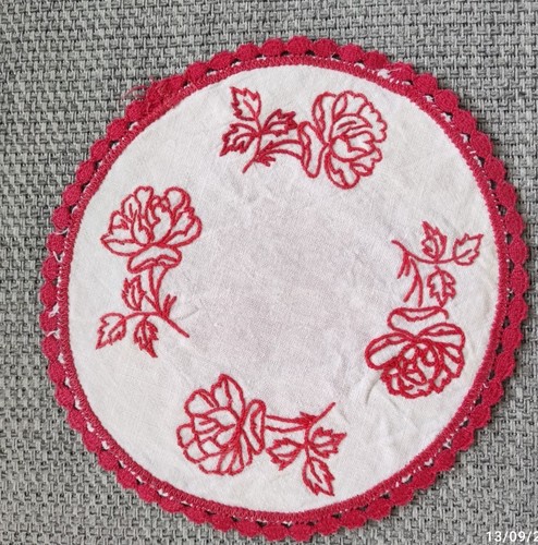 Napperon brode fleurs rond - napperon,