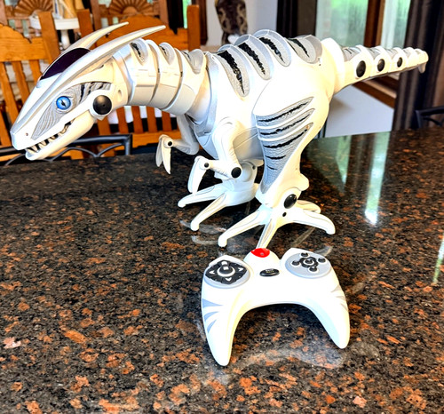 2000 wowwee roboraptor - 2000’s,