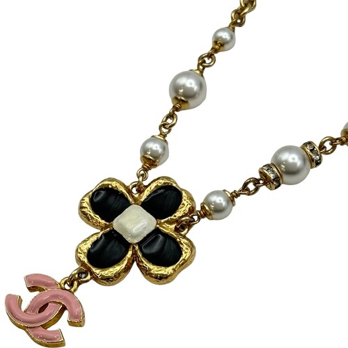 Collier pendentif perles - , en