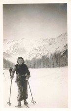 ANCIENNE PHOTOGRAPHIE 1934 SPORT D'HIVER SKI JEUNE FEMME PROMENADE A SKI