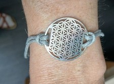 Bracelet symbole Fleur de vie cordon coton gris ajustable géométrie sacrée