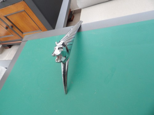 Mascotte embleme capot de - de,