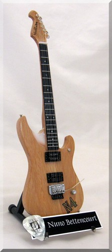 Nuno bettencourt miniature - nuno,