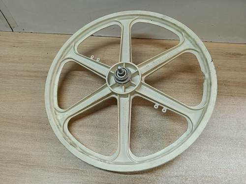 Une jante roue batons - a,