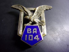 Aviation . Base Aérienne 104 . Le Bourget . émail ( anneaux ressoudés )