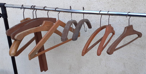 Lot cintres bois vintage - cintres, en