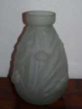 Superbe vase art déco en verre pressé moulé dépoli Muller Frères Luneville