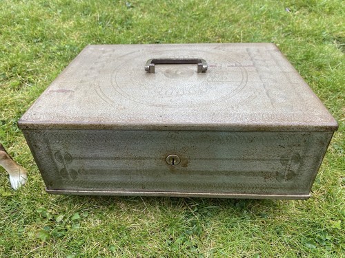 Ancienne boite coffre metal