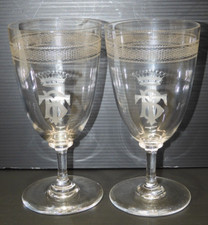 -2 VERRES A PIEDS en CRISTAL TRES FIN avec COURONNES COMTALES MONOGRAMMES TB   D