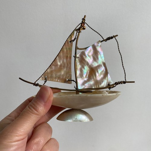 Ancien petit bateau - petit, en