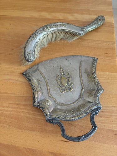 Ramasse miettes ancien avec