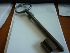 GRANDE BELLE CLE CLEF ANCIENNE en FER FORGÉ