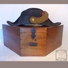 Bicorne d'officier de marine en feutre taupé. Galon noir brodé à l'ancre. Ganse