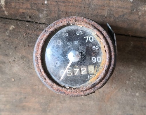 Compteur fond noir - os,
