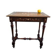 Petite Table En Chêne Et Noyer Avec Incrustations, France XIXème Siècle