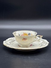 Ancienne tasse et soucoupe en