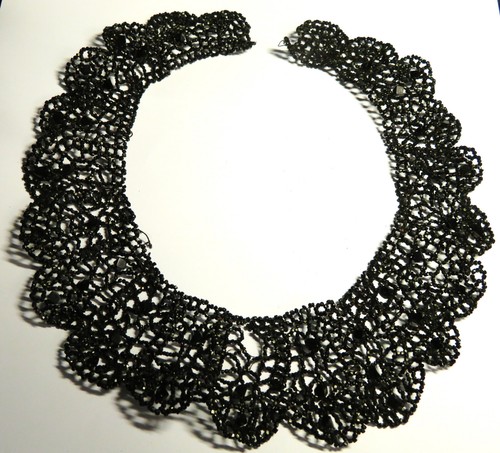 Col ancien broderie volantee - broderie,