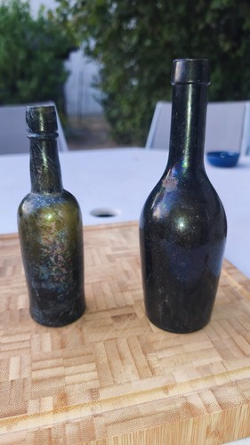 Bouteilles anciennes verre - ,