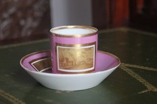 Tasse litron en porcelaine de Paris, Empire, fond rose et paysage à l'or, XIXe