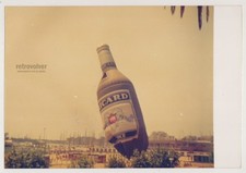 Une bouteille Ricard géante