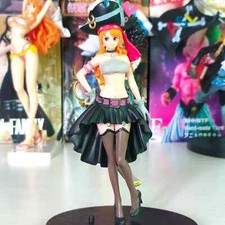 Figurine Nami en tenue de