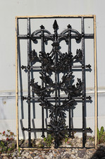 Grille ancienne de porte,fenètre en fonte décor floral