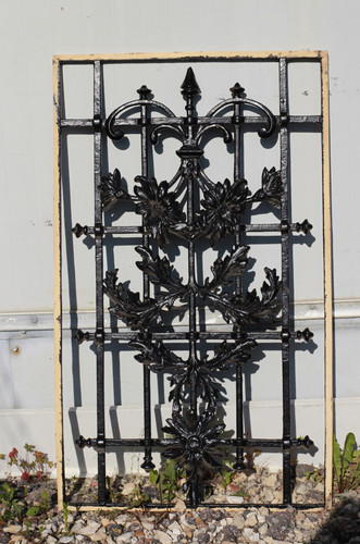 Grille ancienne - , de
