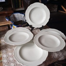 6 assiettes creuses blanches