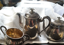 Service à thé et café, pot à lait et sucrier en métal argenté anglais sb&m