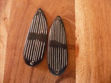 Lot de 2 pendentifs Planche de surf en bois strié