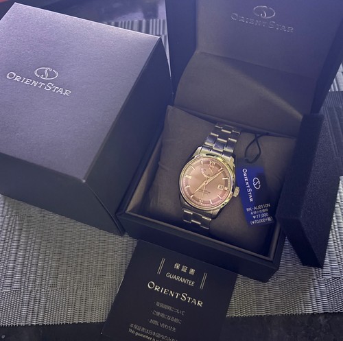 Montre homme contemporaine