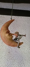 FIGURINE KORRIGAN SUR CROISSANT DE LUNE TROLLS ELFES PIXIES  FARFADET KORRIGAN