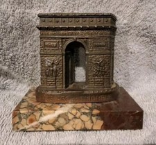 Presse papier ancien Arc de Triomphe en régule sur socle en marbre Vintage 