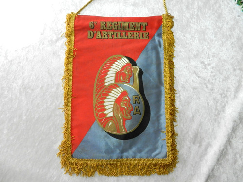 Ancien grand fanion militaire