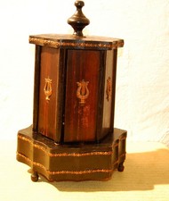 TRES BELÉTAT .ÉPOQUE NAPOLEON 3.PRÉSENTOIR A CIGARES.EN BOIS .AVEC DÉCORS.