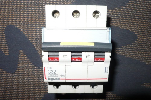 Disjoncteur triphase 32a - disjoncteur,