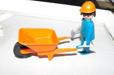 PLAYMOBIL GEOBRA 1974 BROUETTE ET MACON CHANTIER BON ETAT, voir photos.
