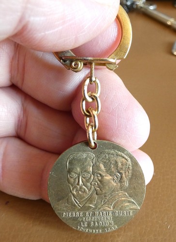 Ancien porte clé métal ligue - porte,