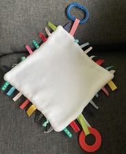 2323?Doudou plat Carré blanc Neige Oxybul Eveil Sensibul Étiquette Couleur