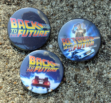 LOT ENSEMBLE 3 BADGES EPINGLE