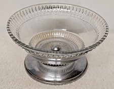 Coupe En Verre Sur Pied En