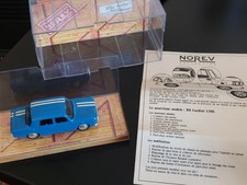 Renault R8 Gordini1300 modèle 1970 bleue bande blanches de Norev échelle 1/43