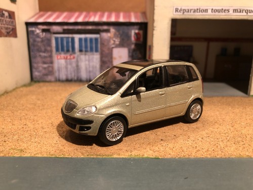 Lancia musa monospace - lancia,