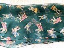 Foulard Vert sapin motif Lapin habillé carreaux vichy adorable Pâques 80 x 80cm