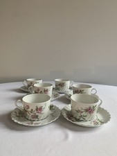 6 tasses à thé en porcelaine