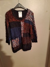 Pull noir et multicolore