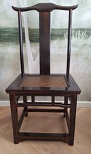 Un lot de 4 chaises et 2 fauteuils