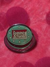 PINS PIN'S LAPEL PIN VINTAGE COLLECTION PUB LOGO FEMME ACTUELLE