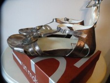 SANDALES NEUVES P 41 "UN MATIN