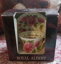 Tasse et Soucoupe a thé Porcelaine Royal Albert Flower of the Month Novembre